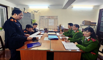 Kiểm sát trực tiếp việc tạm giữ, tạm giam tại Nhà tạm giữ Công an quận...